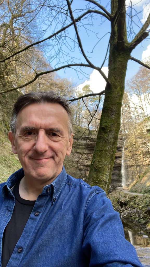 Paul the Dinosaur reflecting on the Yahoo vs Google lesson as a metaphor for career change after 50 and building digital income through focus and habit.