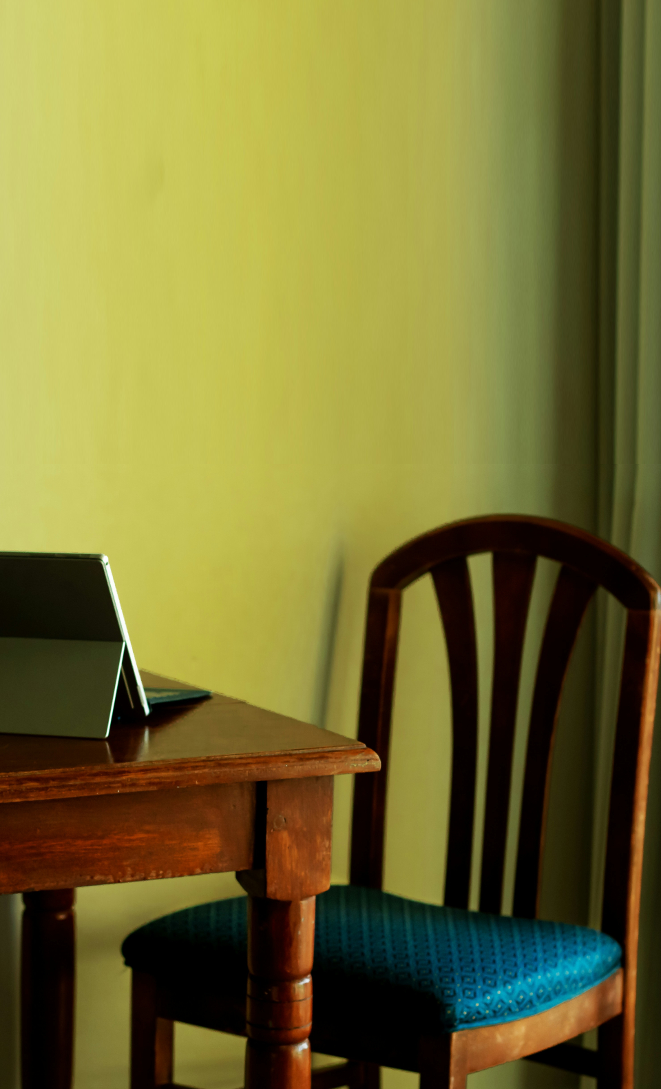 chair and ipad 2